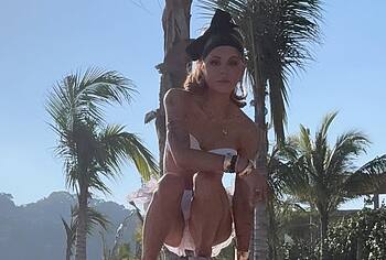 Kate Beckinsale oops and bikini pics