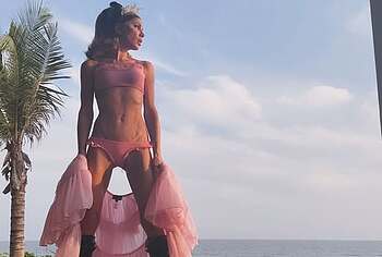 Kate Beckinsale bikini