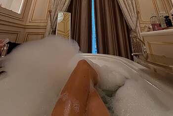 Christina Aguilera topless pics