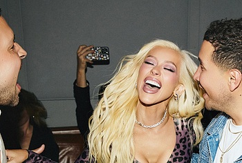 Christina Aguilera topless pics