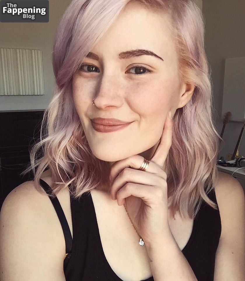 Madeline Juno Sexy 6 Photos.jpg