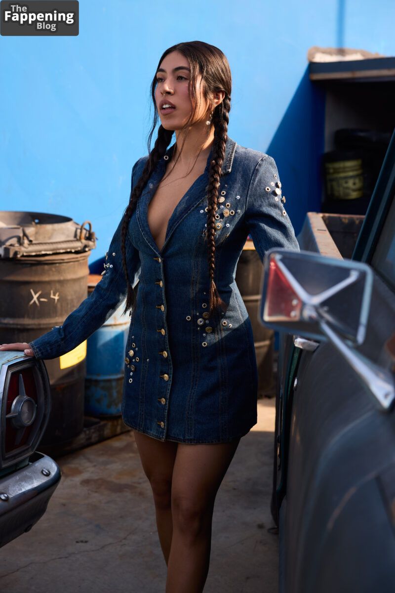 Aminah Nieves Sexy 7 Photos.jpg