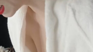 Anya Taylor-Joy nipslip