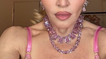 Madonna naked selfie