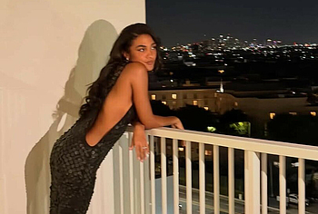 Olivia Dean Nude Tits and Bikini Pics