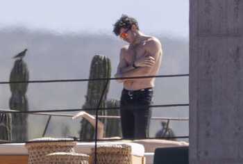 Olivia Wilde paparazzi topless photos