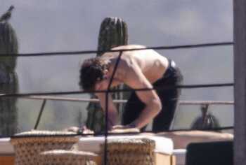 Olivia Wilde paparazzi topless photos