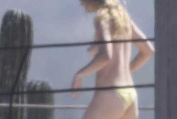 Olivia Wilde paparazzi topless photos