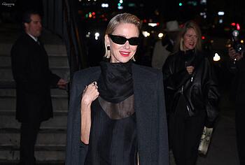 Naomi Watts nude tits pics