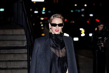 Naomi Watts nude tits pics