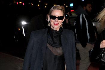 Naomi Watts nude tits pics