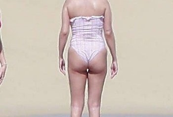 Selena Gomez Swimsuit And Amazing Butt Beach Pics