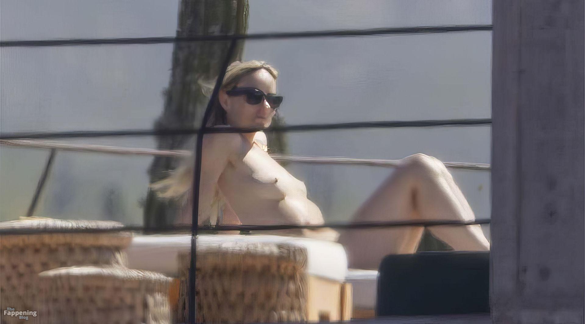 Olivia Wilde Shows Off Her Nude Tits in Mexico 11.jpg