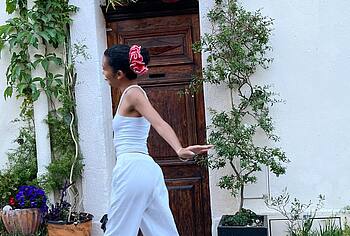 Olivia Dean Nude Tits and Bikini Pics