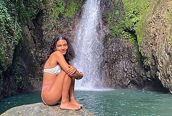 Olivia Dean Nude Tits and Bikini Pics