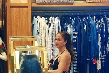 Jennifer Lopez Nipple Slip And Bare Breast Photos