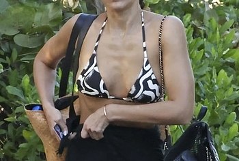 Jessica Alba paparazzi nipslip and bikini photos