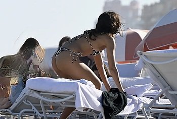 Jessica Alba paparazzi nipslip and bikini photos