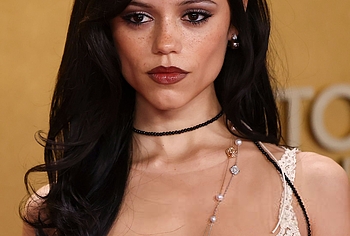 Jenna Ortega Shows Off Her Tits in Low Naked Dress