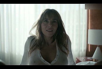 Linda Cardellini nude and sex scenes