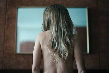 Linda Cardellini topless