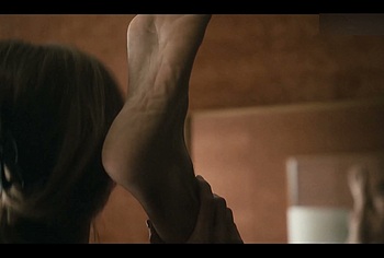 Linda Cardellini nude and sex scenes