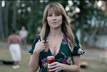 Linda Cardellini nude and sex scenes