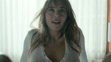 Linda Cardellini nude celeb