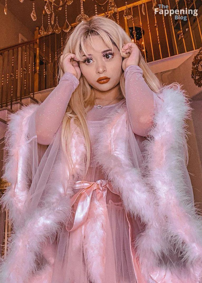 Alex Einstein Sexy 5 Photos.jpg